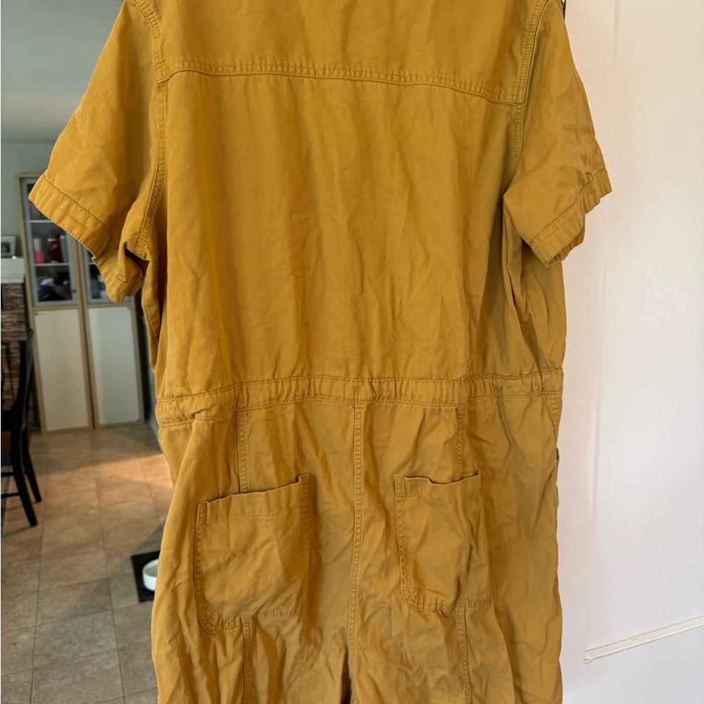 Old Navy Golden Button-Up Shirt - Picture 4 of 4